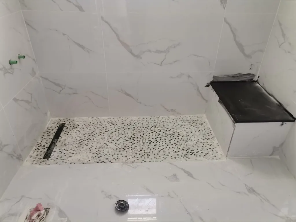 تركيب شاور وجدران رخام وموزاييك للحمامات بالرياض